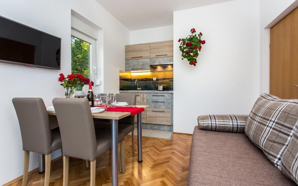 Apartments Lucija Baska  Ngoại thất bức ảnh